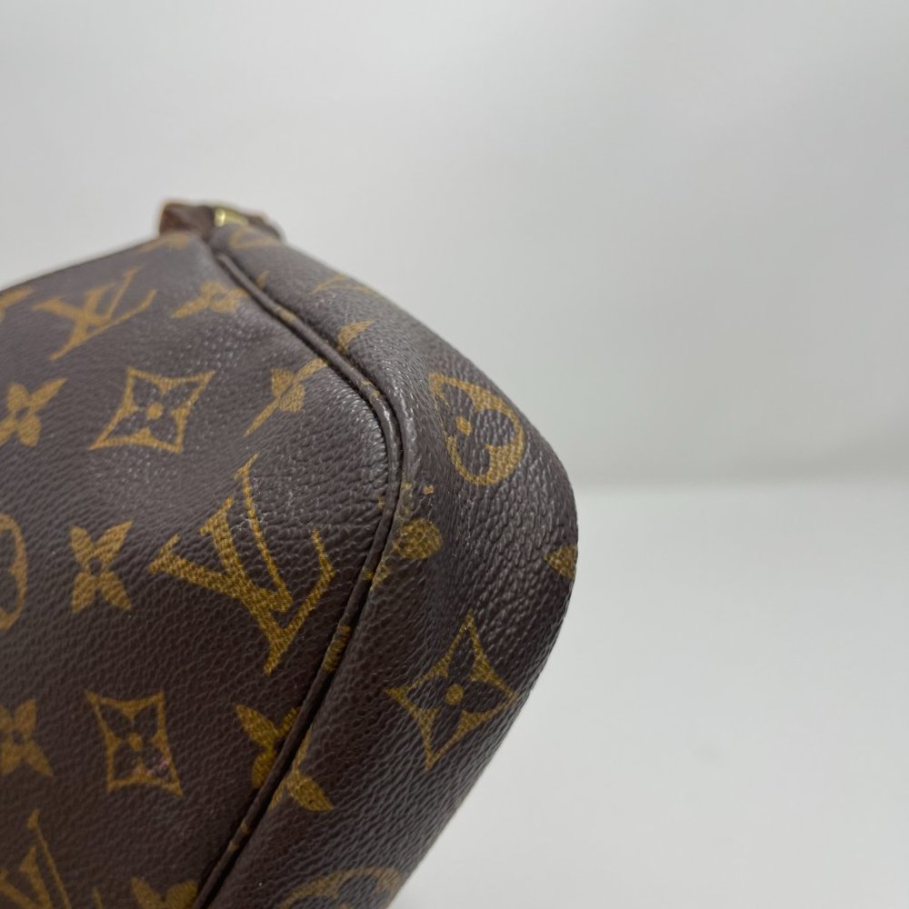 •SOLD• Louis Vuitton Monogram Pochette Accessories - Picture 4 of 15